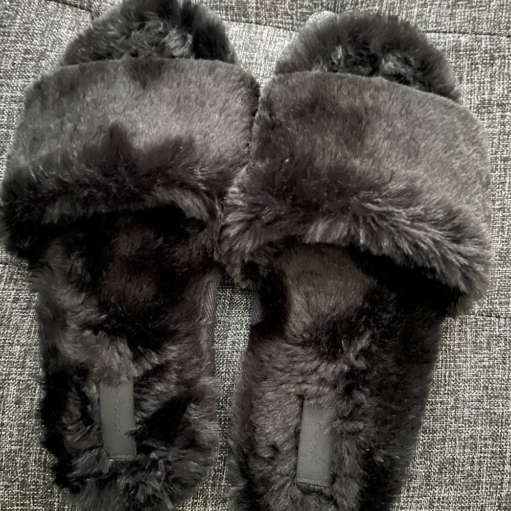 PINK Victoria's Secret Faux Fur Slippers